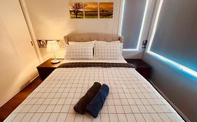 Spacious 6 Bedroom Holiday Home 15 Min Away From Melbourne Airport
